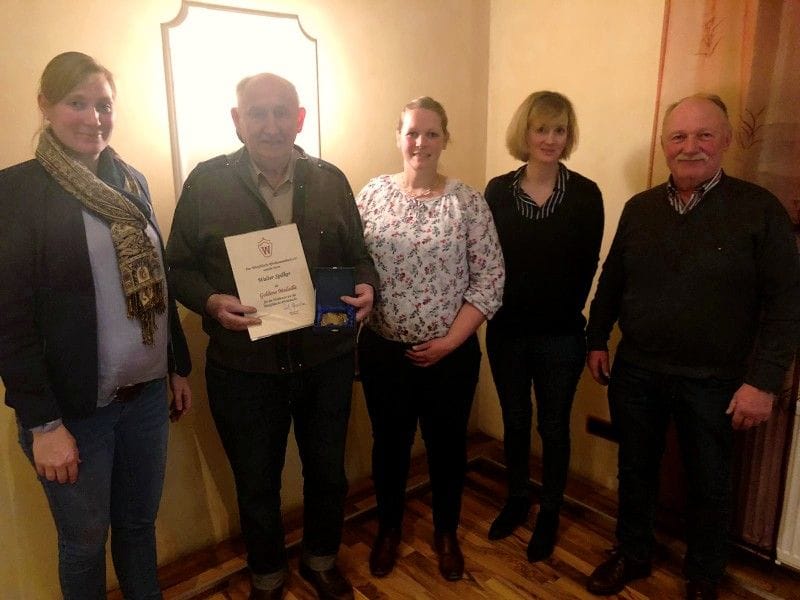 54728067_414493379124331_7837860349314334720_n